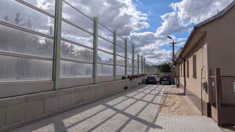 Protihluková stěna